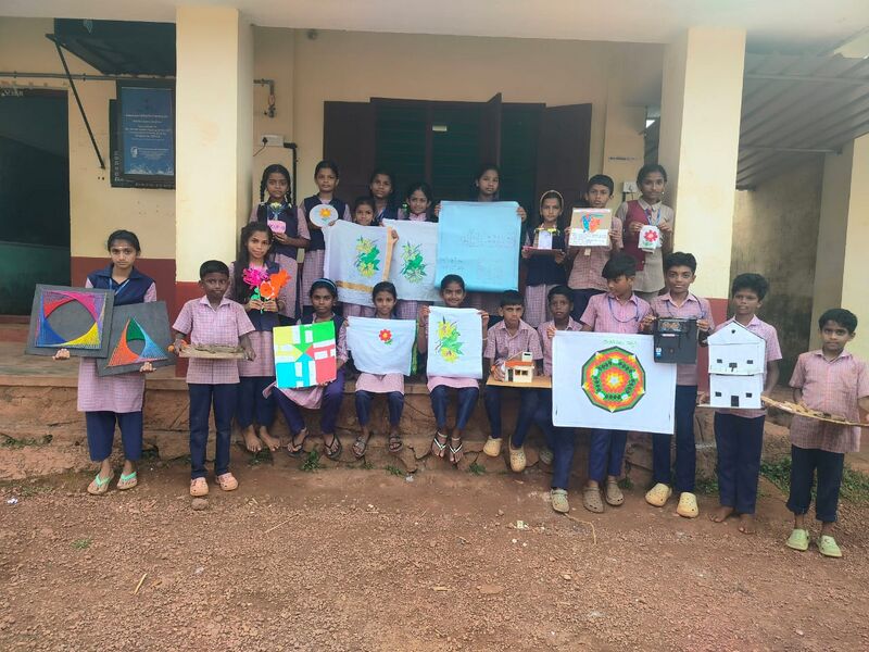 പ്രമാണം:11484 science fair.jpeg