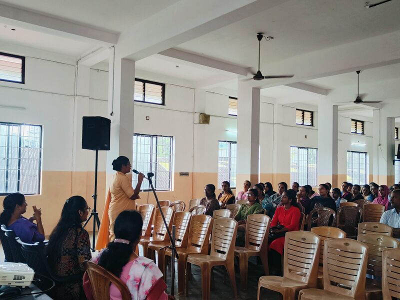 പ്രമാണം:16002 ammaariyan01.jpg