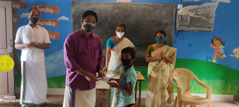 പ്രമാണം:18402 praveshanolsavam 2021-22 34.jpg