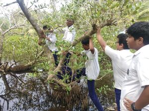 19068 scienceclub field trip.jpeg