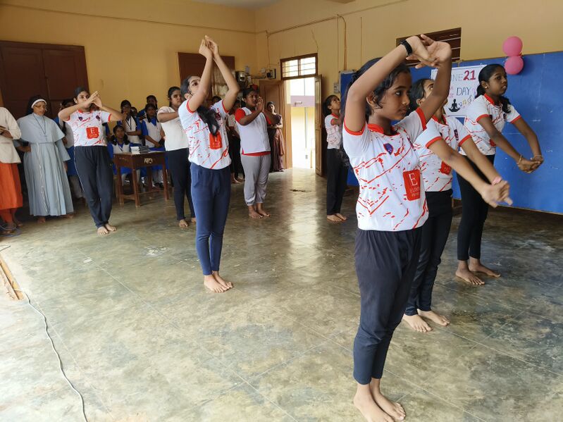 പ്രമാണം:22046 2024 1 yoga.jpg