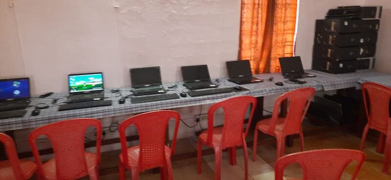 പ്രമാണം:23070 hitech computer hall.jpg