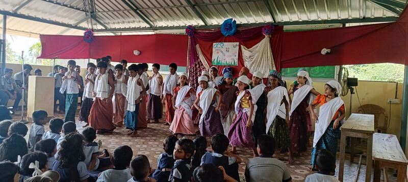 പ്രമാണം:23348 Padanolsavam.jpg