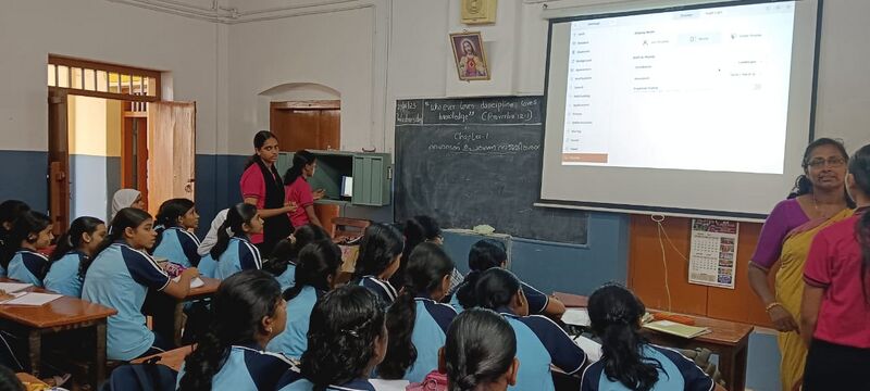 പ്രമാണം:25045-projector setting class3.jpg