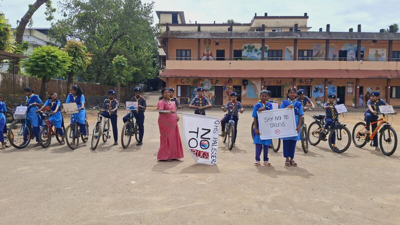 പ്രമാണം:25121 antidrug cycle rally.jpg
