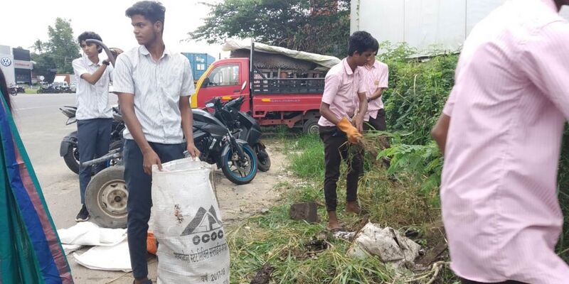 പ്രമാണം:26009 COMMUNITY CLEANING (3).jpg