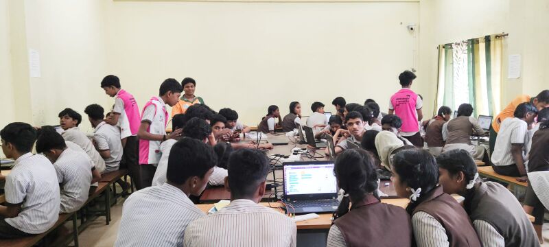 പ്രമാണം:41059 ROBOTICS WORKSHOP 2.jpeg