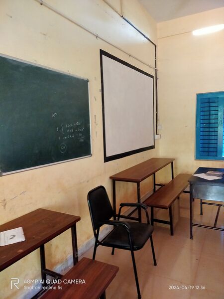 പ്രമാണം:41099 classroom.jpg