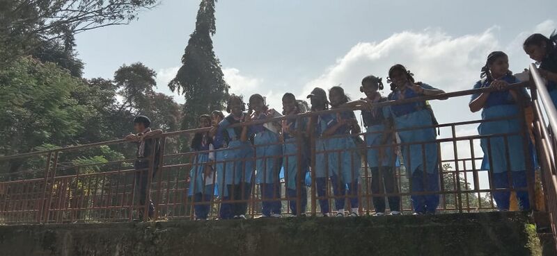 പ്രമാണം:44018 sg field trip 4.jpg