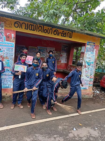 പ്രമാണം:44021 waitingshed cleaning 2.jpg