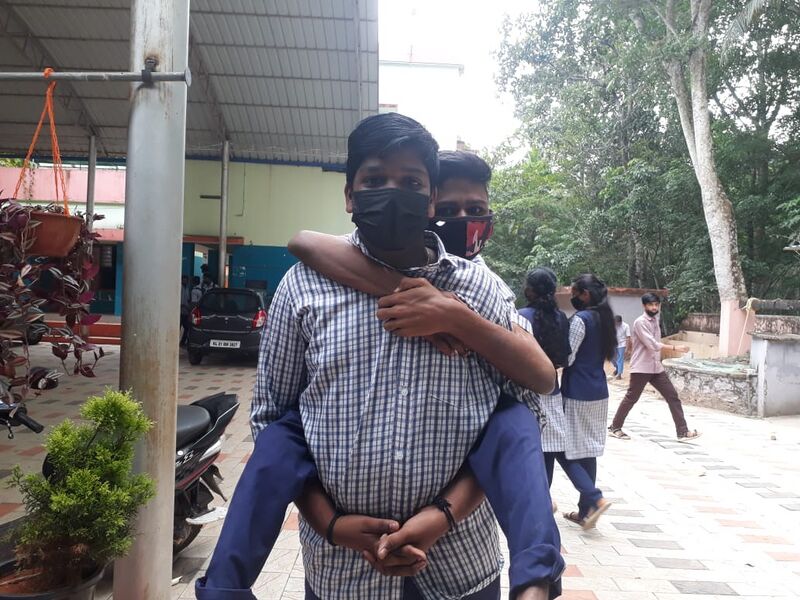 പ്രമാണം:44055 helphimanath.jpeg