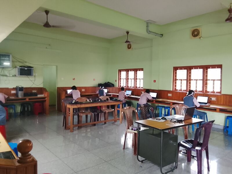 പ്രമാണം:Little kites exam 2.jpg