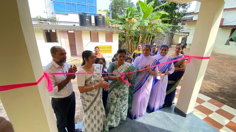 പ്രമാണം:Toilet block 35052 25 (4).jpg