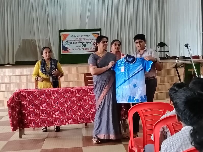 പ്രമാണം:Uniform investiture ceremony2.jpg