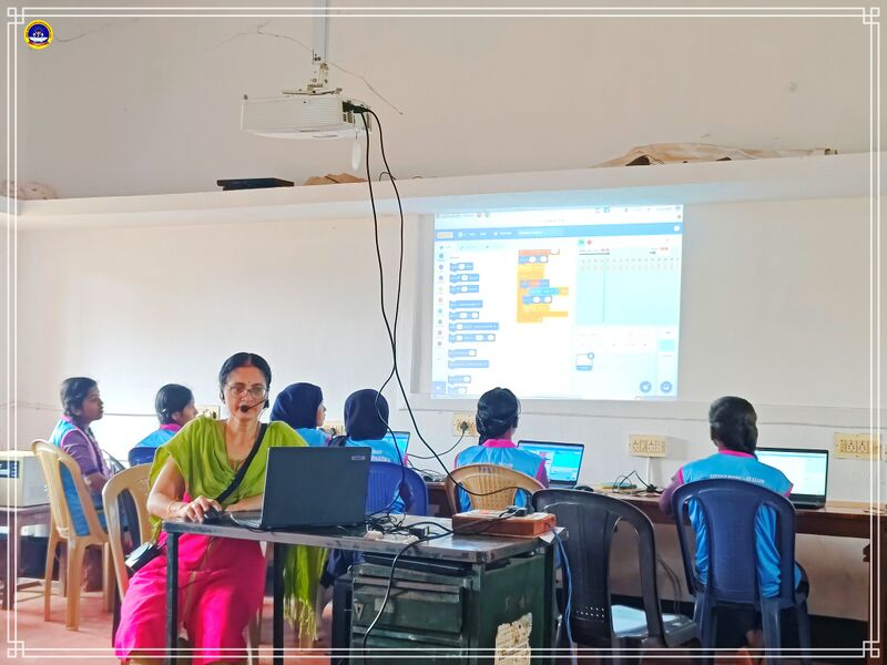 പ്രമാണം:11051 schoollevelcamp4.jpg