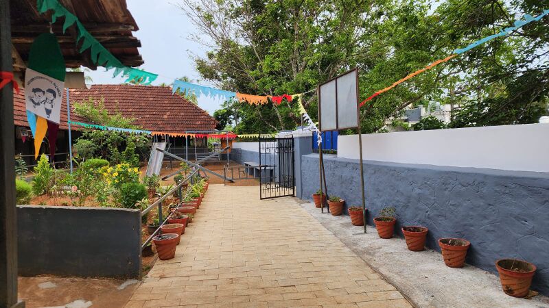 പ്രമാണം:21739 schoolplayground.jpeg