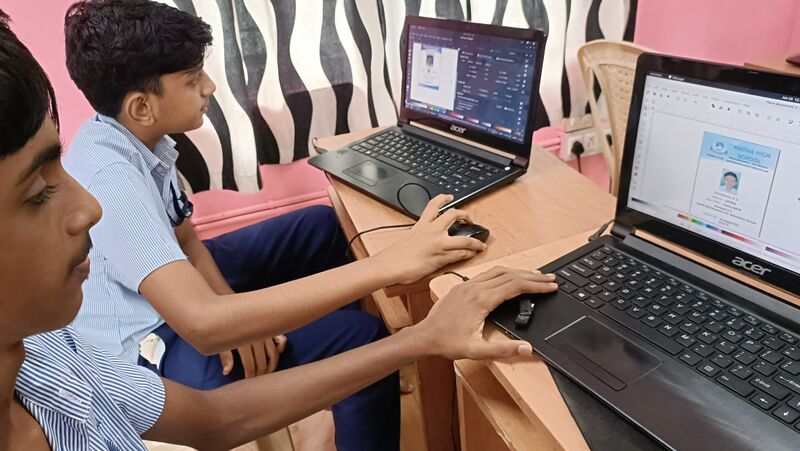 പ്രമാണം:22071 TSR SMART ID CARD.jpg