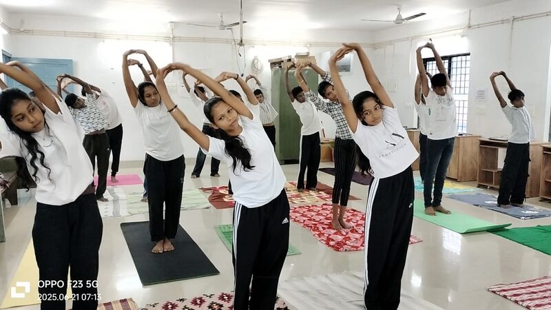 പ്രമാണം:25059 EKM Yoga 2.jpg