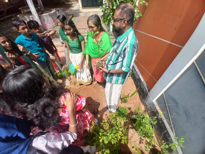 പ്രമാണം:43002 june5.jpg