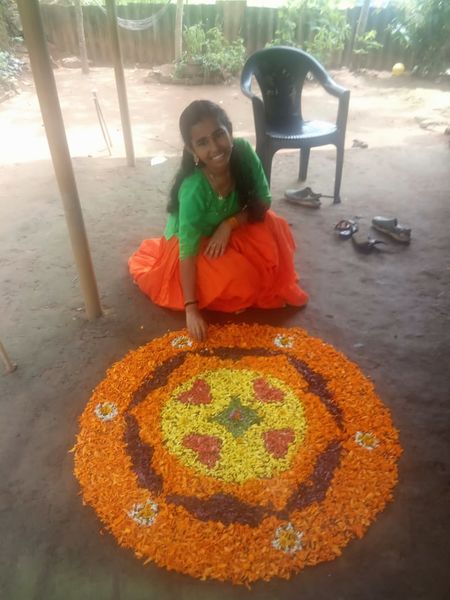 പ്രമാണം:Pookalam at home6.jpg