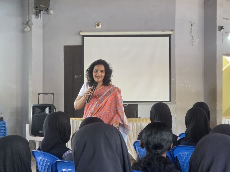 പ്രമാണം:19112 mes adolasence class.jpeg