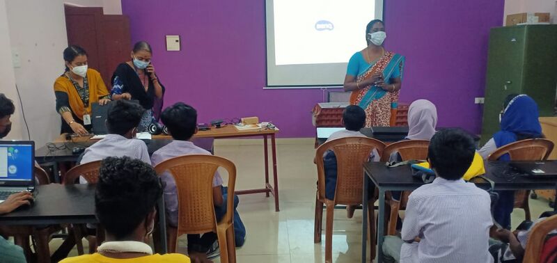 പ്രമാണം:21059-80-it lab.jpg