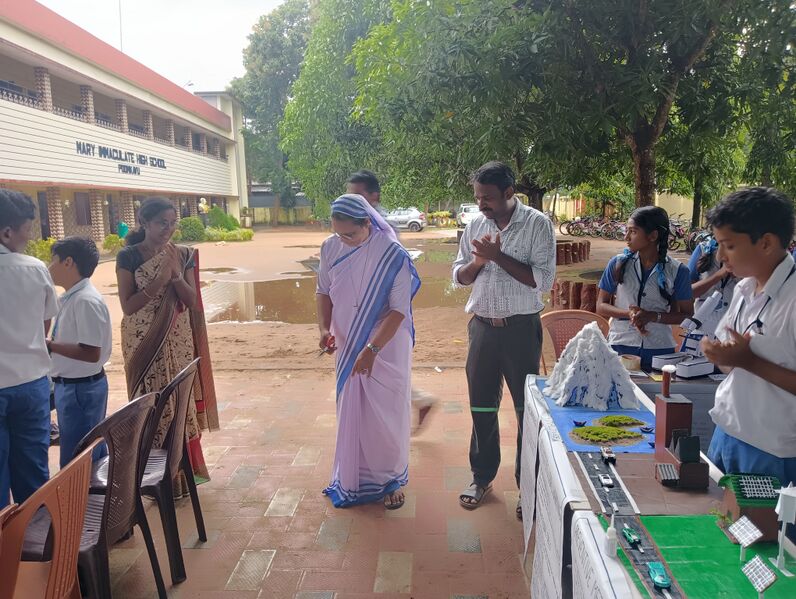 പ്രമാണം:35052 scfair 2526 4.jpg