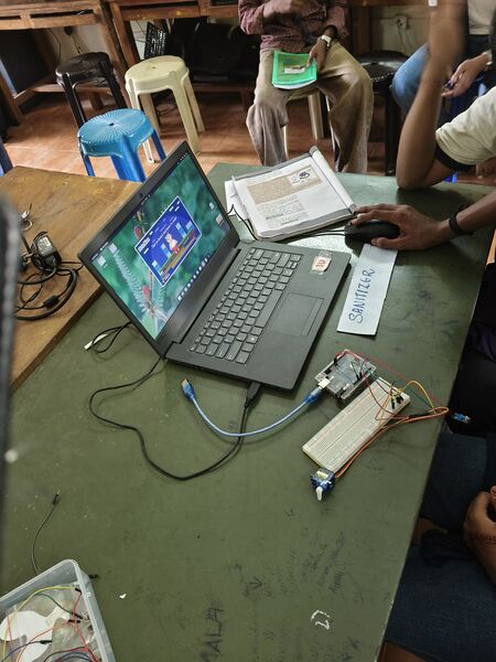 പ്രമാണം:40023 robo second 4.jpg