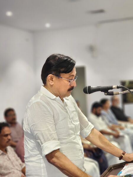 പ്രമാണം:47087 minister.jpg