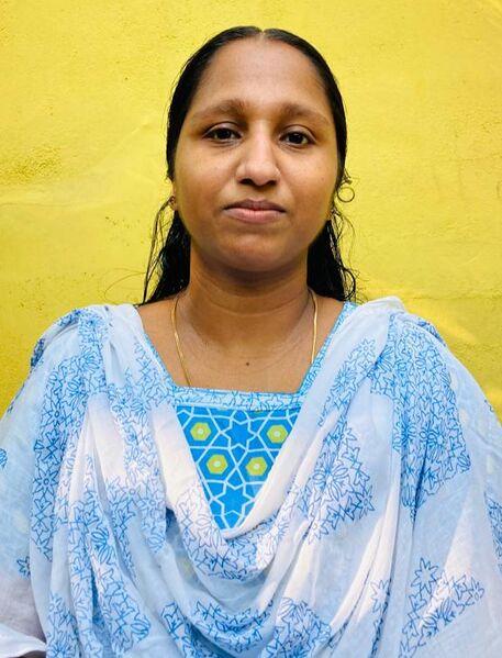 പ്രമാണം:Anitha tchr.jpg