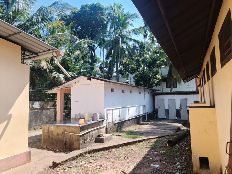 പ്രമാണം:16002 toilet1.jpg