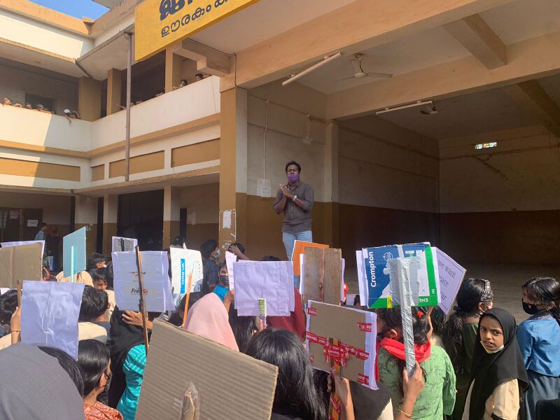 പ്രമാണം:19855 against war1.jpeg