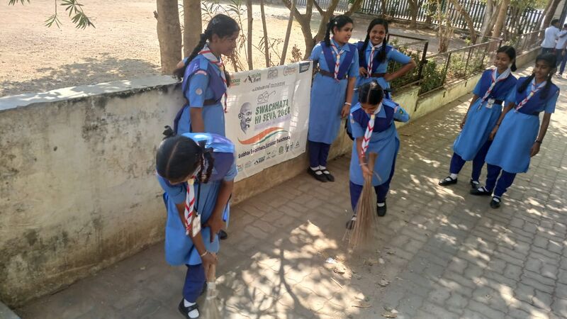 പ്രമാണം:21060 guidescleaning 4.jpg