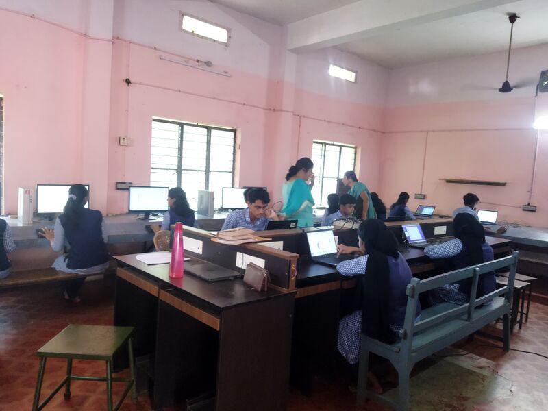 പ്രമാണം:21083 Hitechimages ITlab.jpg