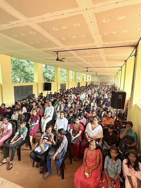 പ്രമാണം:36037 pr ulsavm.jpg