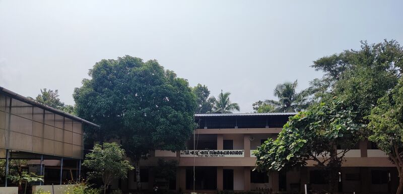 പ്രമാണം:45019 School.jpg