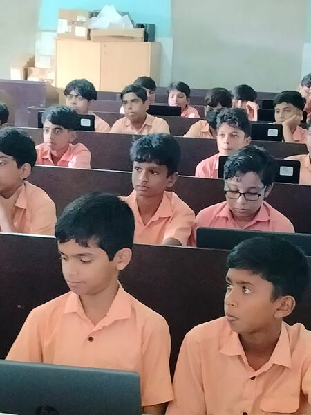 പ്രമാണം:48036 hightech classroom.jpg