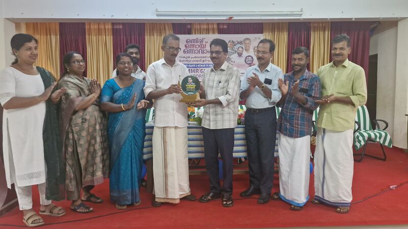 പ്രമാണം:15062 momento.jpg