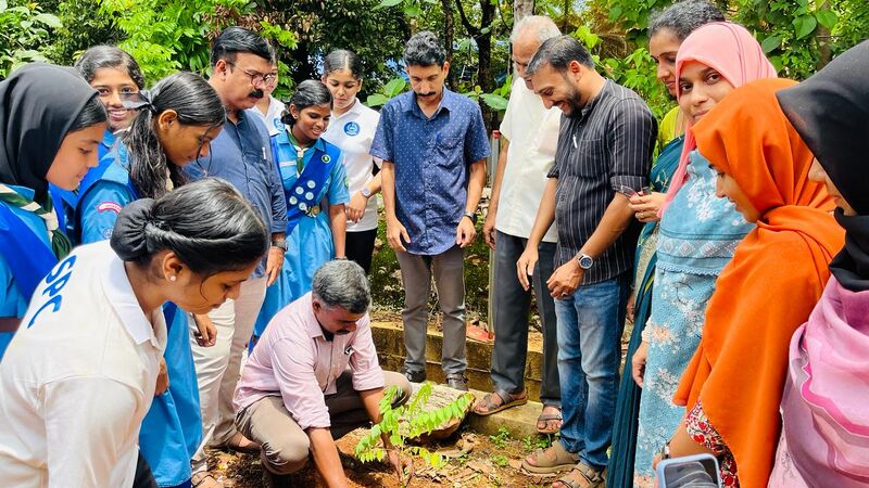 പ്രമാണം:16008-paristhidi dinacharanam-2.jpg