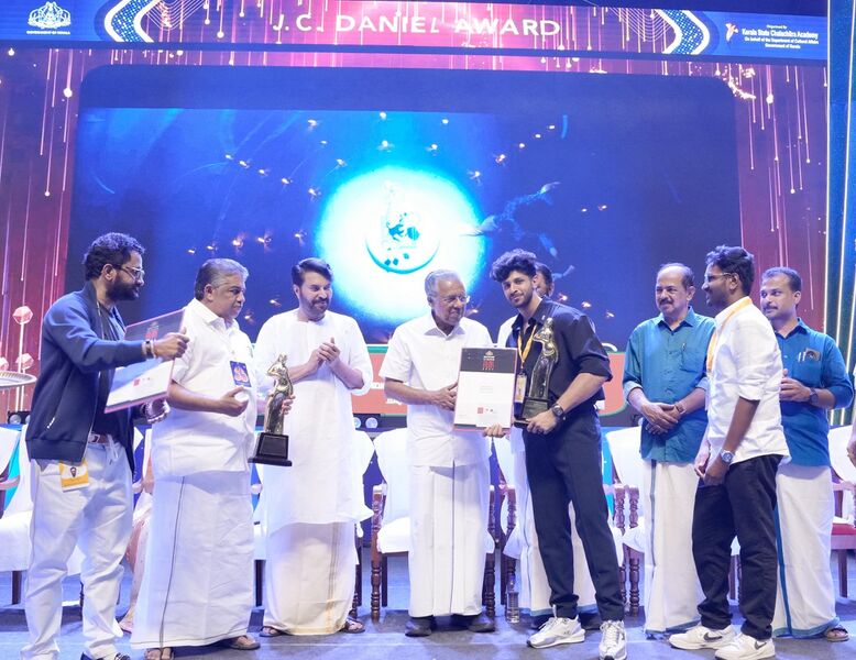 പ്രമാണം:18028-state award.jpg