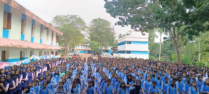 പ്രമാണം:42027 school.jpg