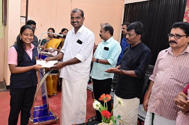 പ്രമാണം:42041 saphalam 1.jpg