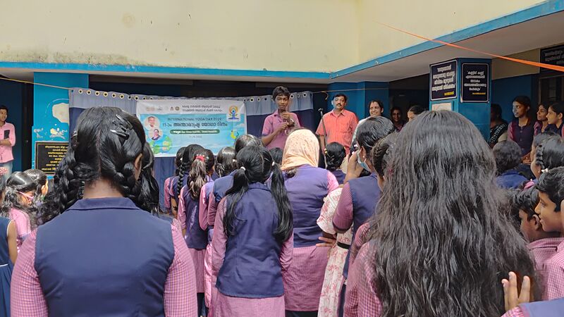 പ്രമാണം:42085 yoga 1.jpg