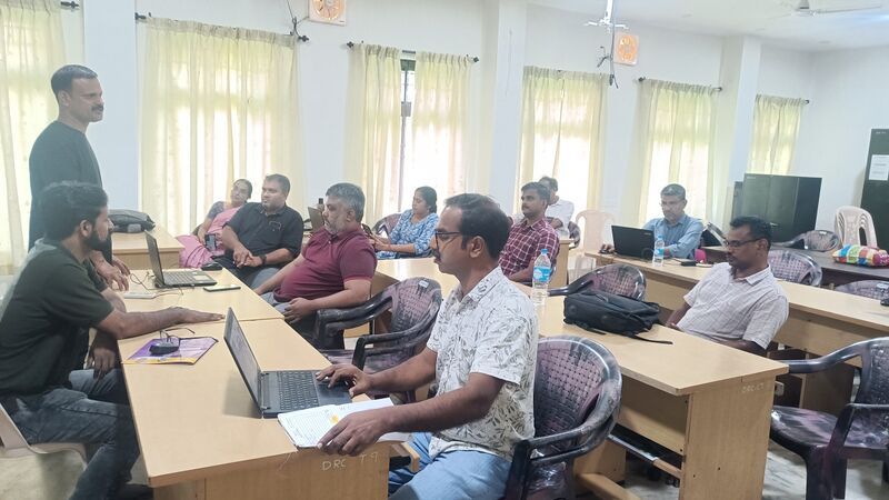 പ്രമാണം:Drcmlp-meeting 2.jpg