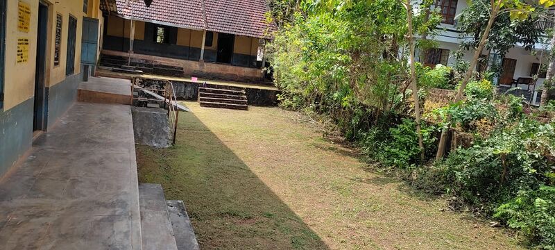 പ്രമാണം:11234 school photo.jpg