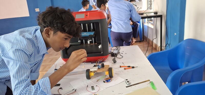 പ്രമാണം:12009 robotic 5.jpg