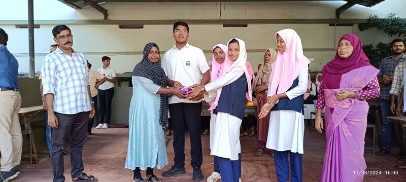 പ്രമാണം:19009-SS CLUB PRIZES 5.resized.jpg