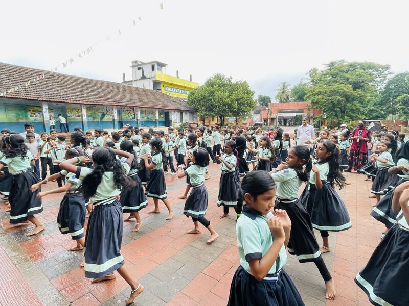 പ്രമാണം:19855 zumba8.jpg