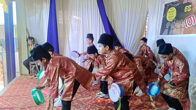 പ്രമാണം:19856 varshikam4.jpeg