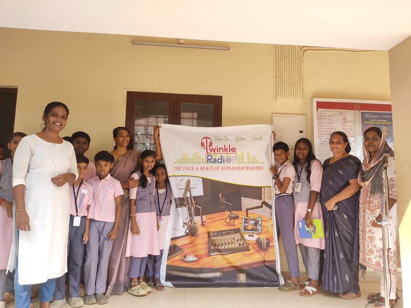 പ്രമാണം:23457 radio2.jpeg